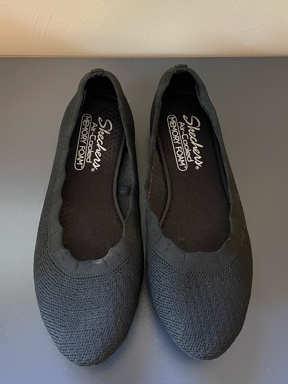 Skat hers Air Cooled Memory foam women’s Black Flats Size 7